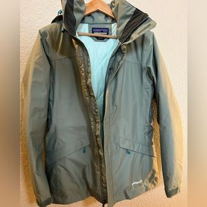 Women’s Patagonia ski/snowboard jacket